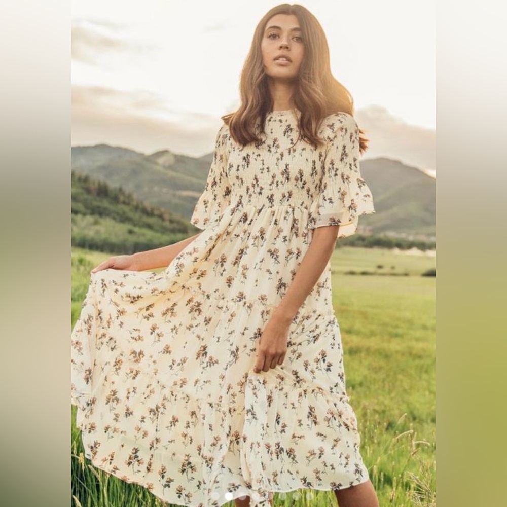 JESSAKAE The Wandering Willoughby Tiered Smocked Midi Dress in Cream Size L